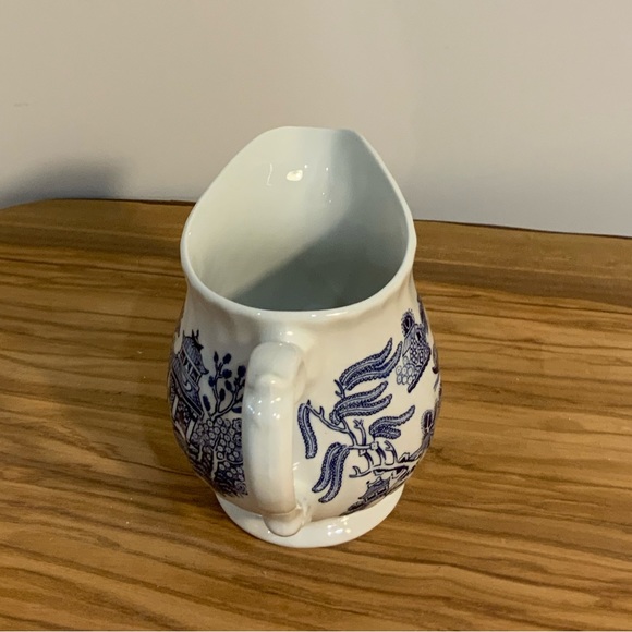 Blue Willow Style Creamer - Picture 4 of 16
